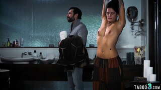 Busty යොවුන් එක්ක නිදාගත්තා දළ වශයෙන් විසින් මෝඩයා lendlord විනිමය නිදහස් කාමරයක්