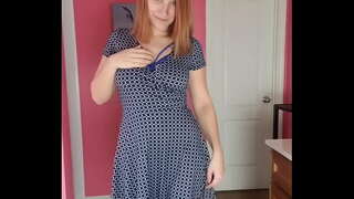 Раздевшись и показав ноги в каблуках