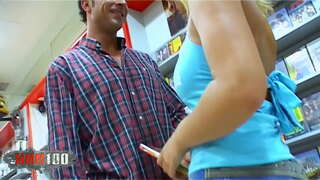 Noor Blond hispaania babe Sonia Manrique suur füüsiline tissid nikutud kõva perse at club video