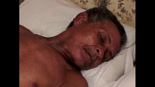 Vana mees saada mõned rasva tuss